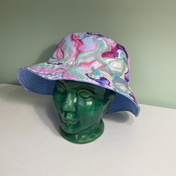 Reversible Bucket Hat - Picture 7 of 9
